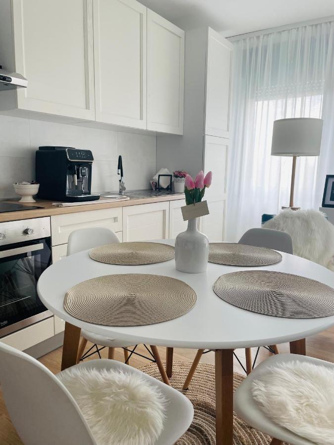 Comodo Apartman Vinkovci Bagian luar foto