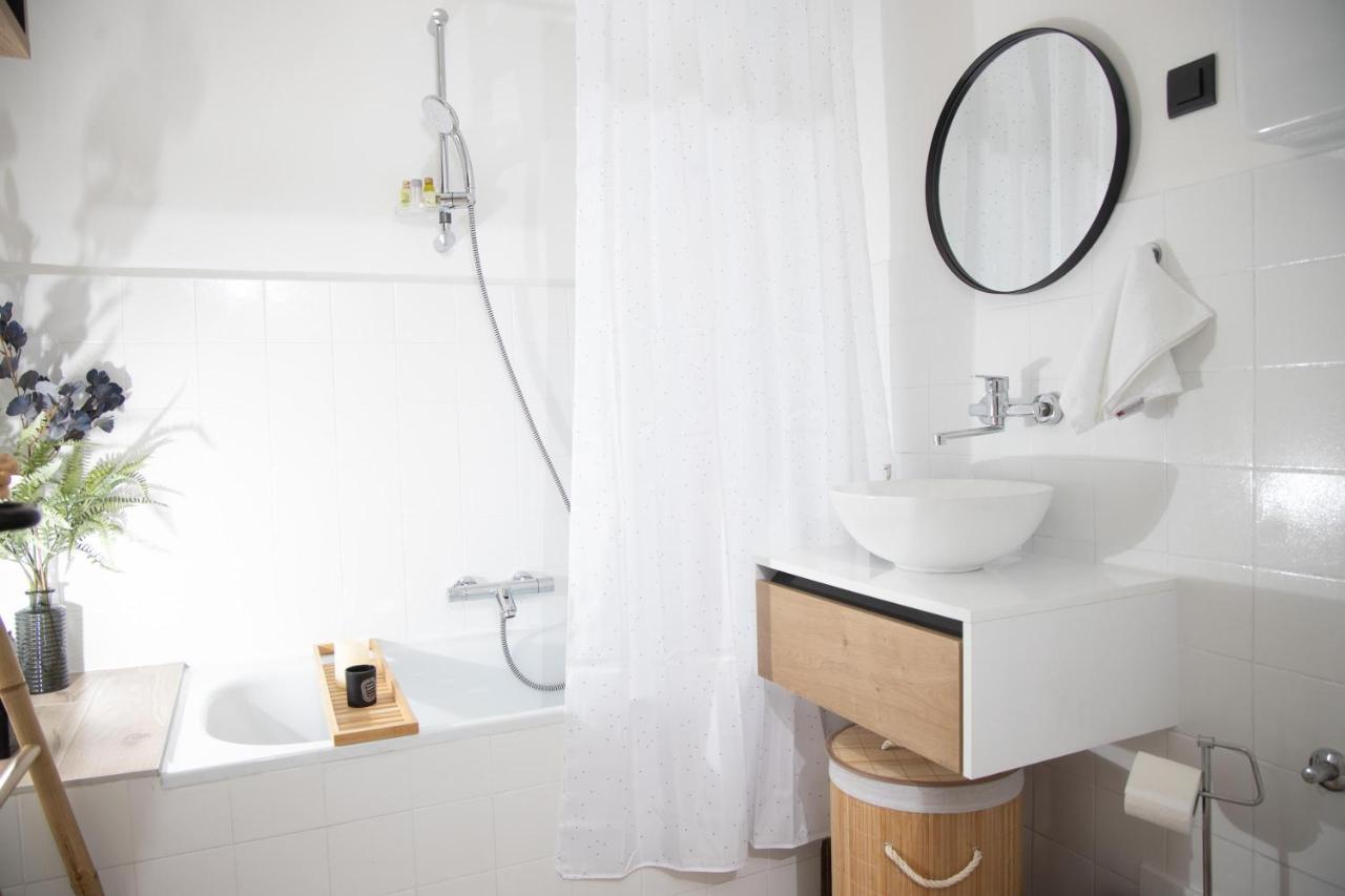 Comodo Apartman Vinkovci Bagian luar foto